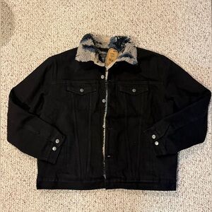 QILO x WHITEPHOSPHOR Sherpa Trucker